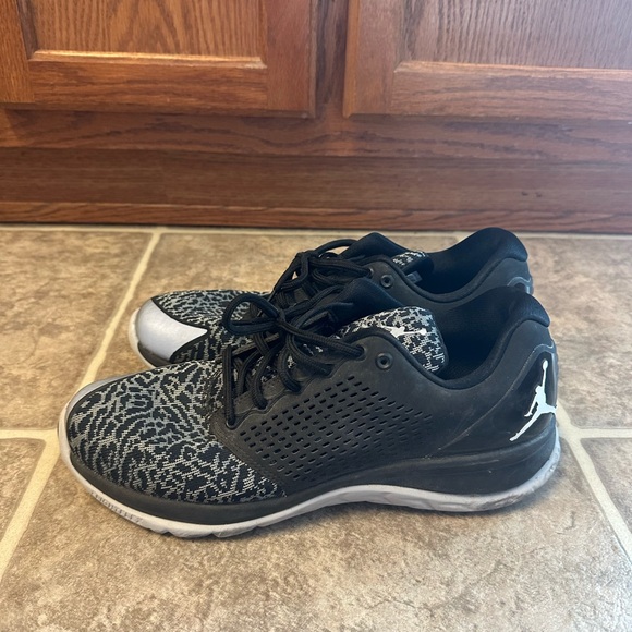 Jordan Shoes - Picture 4 of 7